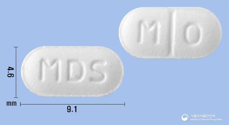 메딕프리정(모사프리드시트르산염수화물) 앞뒤 사진 (흰색 장방형, 각인 MDS / M O)