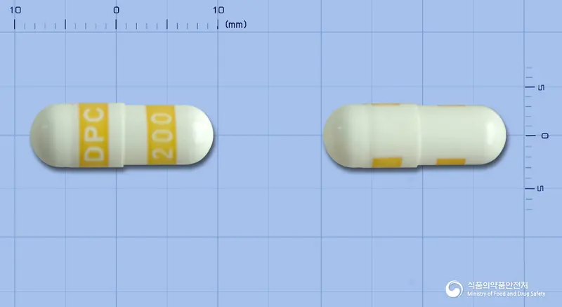 동광세레콕시브캡슐200mg 앞뒤 사진 (흰색 캡슐, 각인 DPC200)