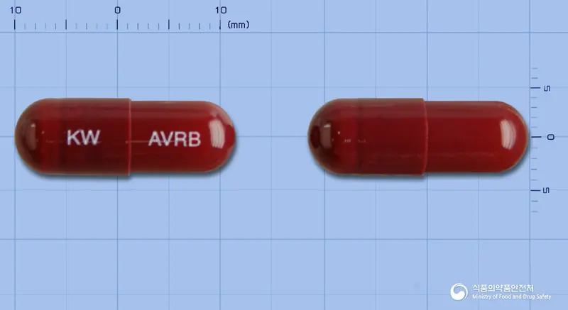 영빅스포르테캡슐 앞뒤 사진 (빨간색 캡슐, 각인 KW AVRB)