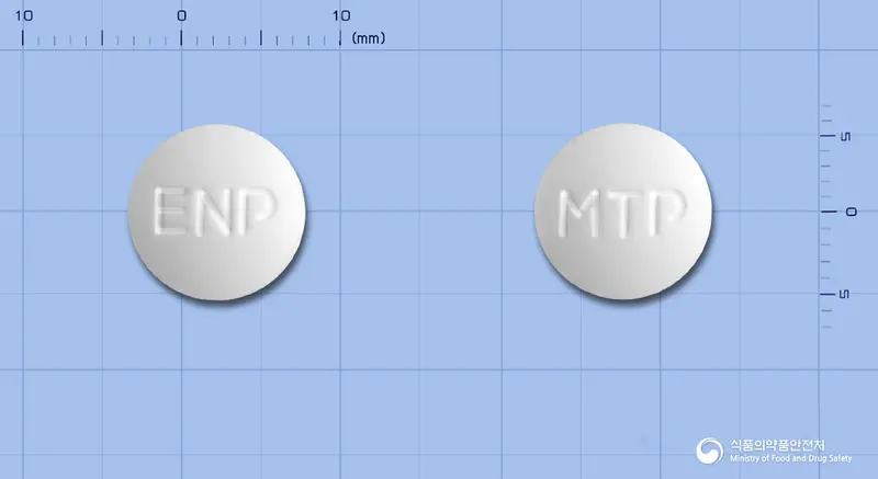 메트폴정500mg(메트포르민염산염) 앞뒤 사진 (흰색 원형, 각인 ENP / MTP)