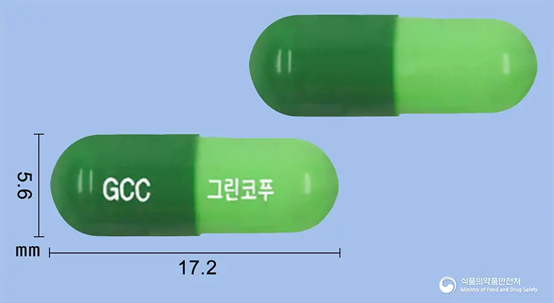 그린코푸에스캡슐 앞뒤 사진 (초록색 캡슐, 각인 GCC 그린코푸)