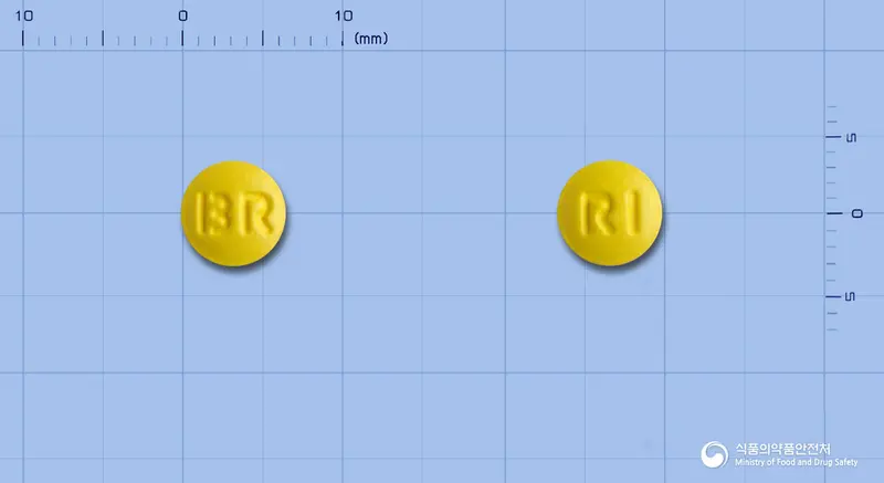 라베맥스정10밀리그램(라베프라졸나트륨) 앞뒤 사진 (노란색 원형, 각인 BR / R1)