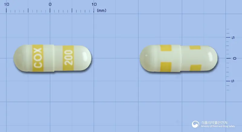 쎌브록스캡슐200mg(세레콕시브) 앞뒤 사진 (흰색 캡슐, 각인 COX200)