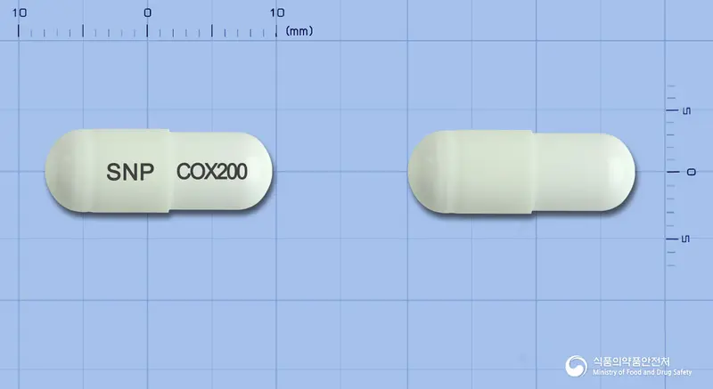 쎄레코캡슐200mg(세레콕시브) 앞뒤 사진 (흰색 캡슐, 각인 SNP COX200)