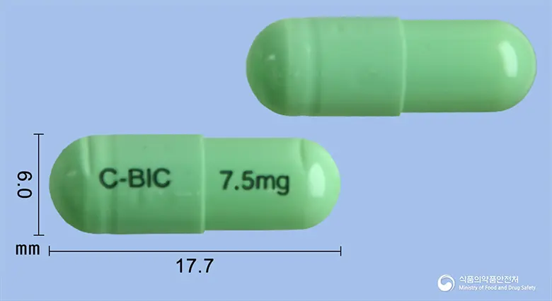 씨빅캡슐7.5밀리그램(멜록시캄) 앞뒤 사진 (연두색 캡슐, 각인 C-BIC 7.5mg)