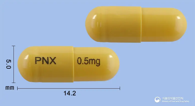 타르신캡슐0.5밀리그램(타크로리무스수화물) 앞뒤 사진 (갈색 캡슐, 각인 PNX 0.5mg)