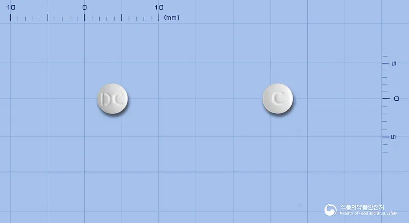 카버락틴정0.25mg(카베르골린) 앞뒤 사진 (흰색 원형, 각인 DC / C)