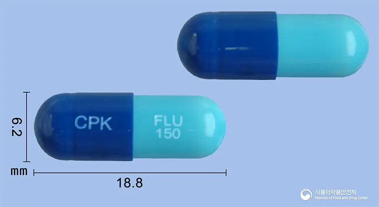 플렉스캡슐150mg(플루코나졸) 앞뒤 사진 (파란색 캡슐, 각인 CPK FLU150)