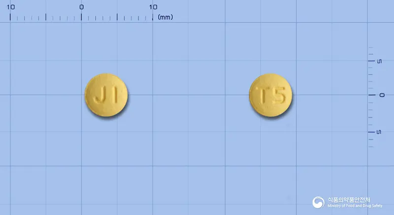 하나롱정5밀리그램(타다라필) 앞뒤 사진 (노란색 원형, 각인 JI / T5)