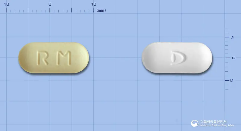 레파넘엠정1/500mg(수출용) 앞뒤 사진 (노란색 장방형, 각인 RM)