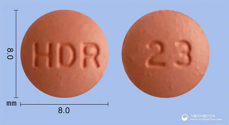 하이페질정23밀리그램(도네페질염산염일수화물) 앞뒤 사진 (갈색 원형, 각인 HDR / 23)
