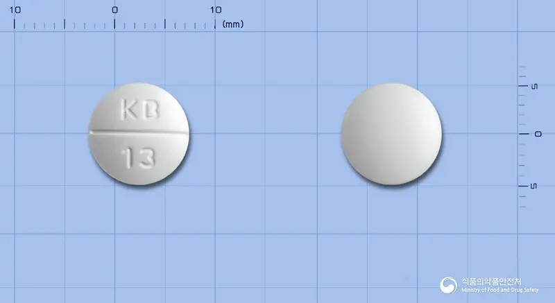 마리부틴정150mg(트리메부틴말레산염) 앞뒤 사진 (흰색 원형, 각인 KB 13)