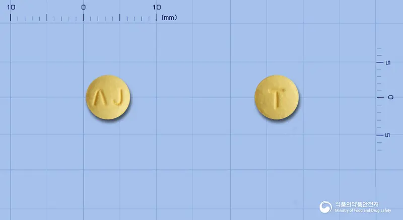 썬카정5밀리그램(타다라필) 앞뒤 사진 (노란색 원형, 각인 ΛJ / T)