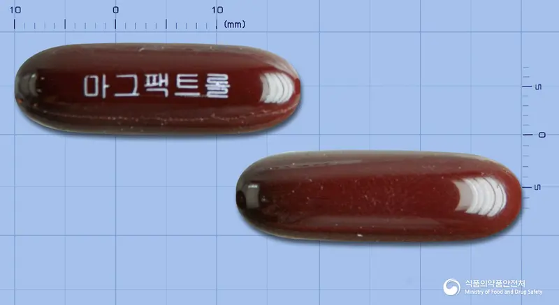 마그팩트롤연질캡슐 앞뒤 사진 (갈색 캡슐, 각인 마그팩트롤)