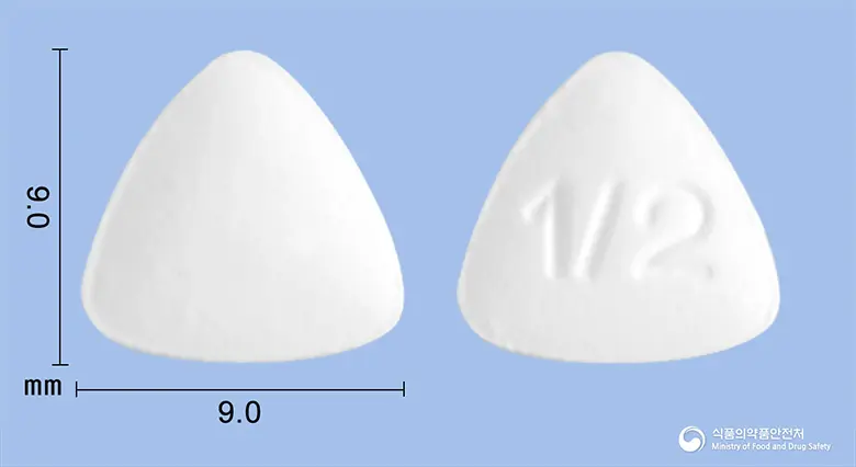 동광엔테카비르정0.5mg 앞뒤 사진 (흰색 삼각형, 각인 1/2)