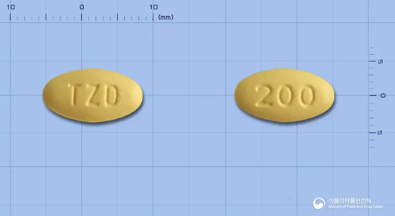 시벡스트로정200밀리그램(테디졸리드포스페이트) 앞뒤 사진 (노란색 타원형, 각인 TZD / 200)