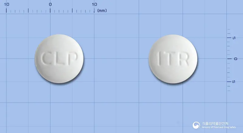 디트라정(이트라코나졸고체분산체) 앞뒤 사진 (흰색 원형, 각인 CLP / ITR)