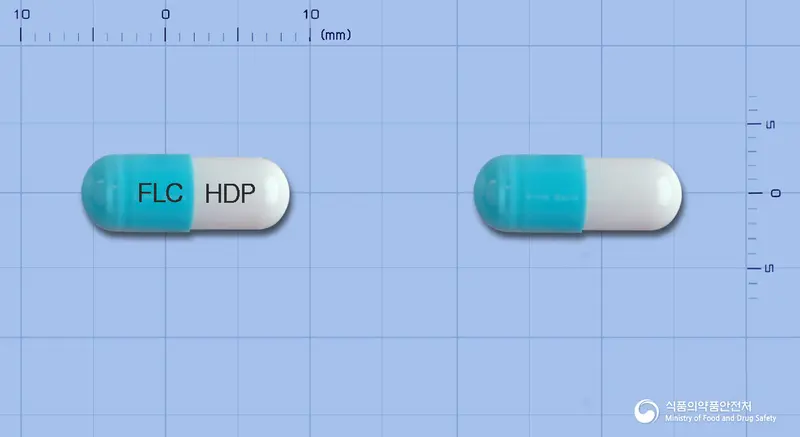 필루코캡슐50밀리그램(플루코나졸) 앞뒤 사진 (파란색 캡슐, 각인 FLC HDP)
