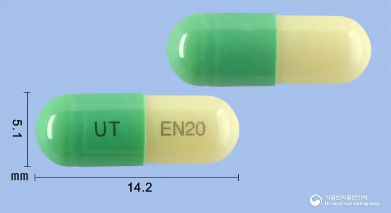 에소놀캡슐20mg(에스오메프라졸마그네슘이수화물) 앞뒤 사진 (연두색 캡슐, 각인 UT EN20)