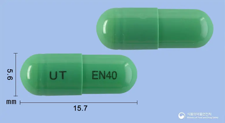 에소놀캡슐40mg(에스오메프라졸마그네슘이수화물) 앞뒤 사진 (연두색 캡슐, 각인 UT EN40)