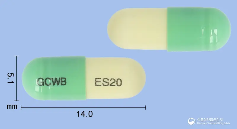 에스오졸캡슐20mg(에스오메프라졸마그네슘이수화물) 앞뒤 사진 (연두색 캡슐, 각인 GCWB ES20)