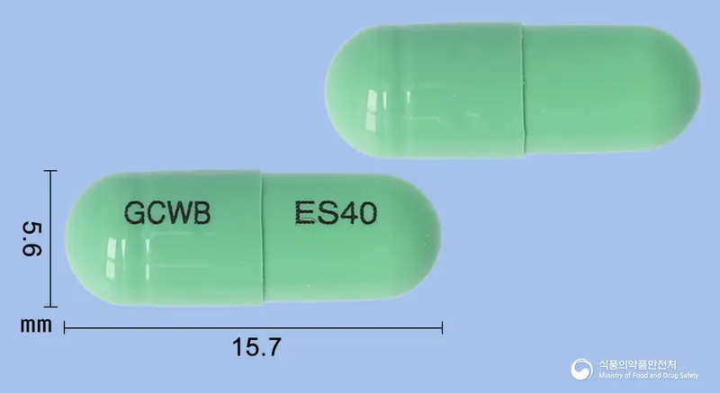 에스오졸캡슐40mg(에스오메프라졸마그네슘이수화물) 앞뒤 사진 (연두색 캡슐, 각인 GCWB ES40)