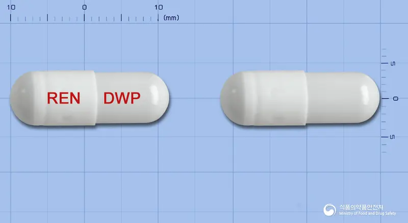 레나메진캡슐(구형흡착탄) 앞뒤 사진 (흰색 캡슐, 각인 REN DWP)
