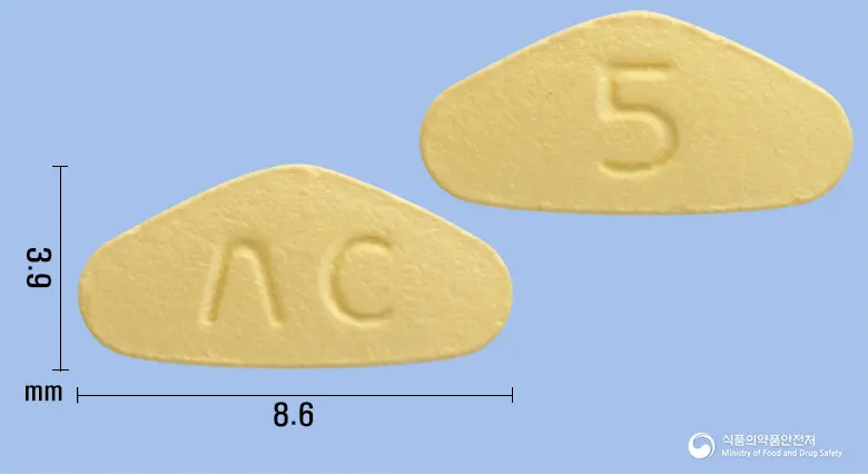데일라정5mg(타다라필) 앞뒤 사진 (노란색 삼각형, 각인 ΛC / 5)