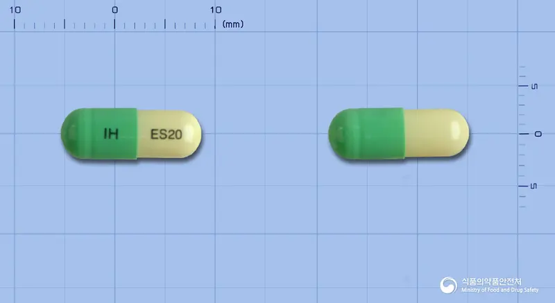 에소파졸캡슐20mg(에스오메프라졸마그네슘이수화물) 앞뒤 사진 (초록색 캡슐, 각인 IH ES20)