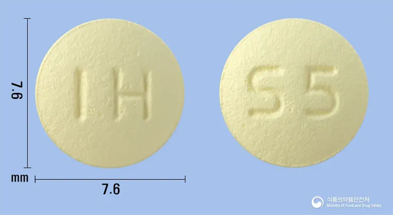 솔리프정5mg(솔리페나신숙신산염) 앞뒤 사진 (노란색 원형, 각인 IH / S5)