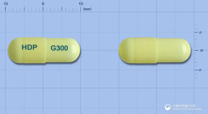 현대가바펜틴캡슐300밀리그램 앞뒤 사진 (노란색 캡슐, 각인 HDP G300)