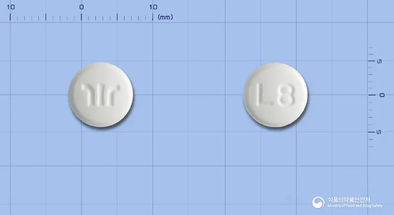 로나센정8밀리그램(블로난세린) 앞뒤 사진 (흰색 원형, 각인 L8)