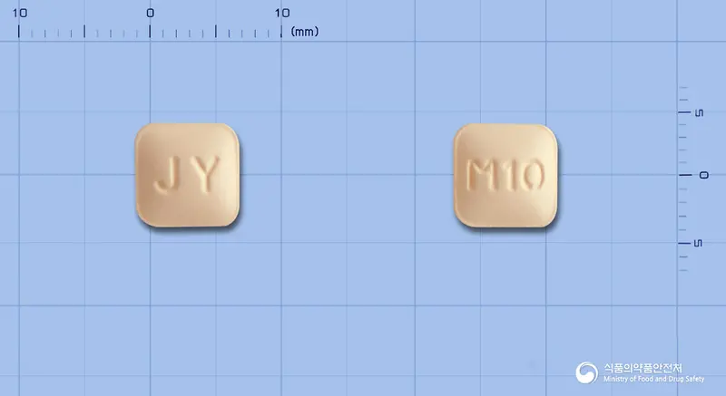 몬테신정10밀리그램(몬테루카스트나트륨) 앞뒤 사진 (주황색 사각형, 각인 JY / M10)