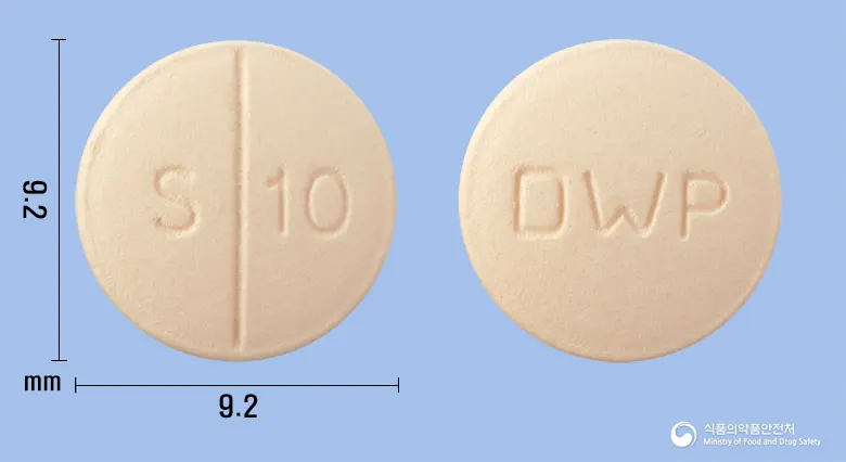 솔리프로정10mg(솔리페나신숙신산염) 앞뒤 사진 (분홍색 원형, 각인 S 10 / DWP)