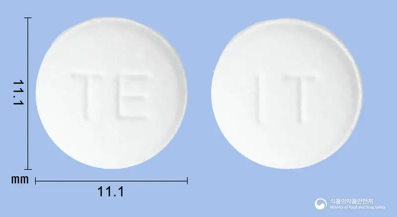 트라졸정(이트라코나졸고체분산체) 앞뒤 사진 (흰색 원형, 각인 TE / IT)