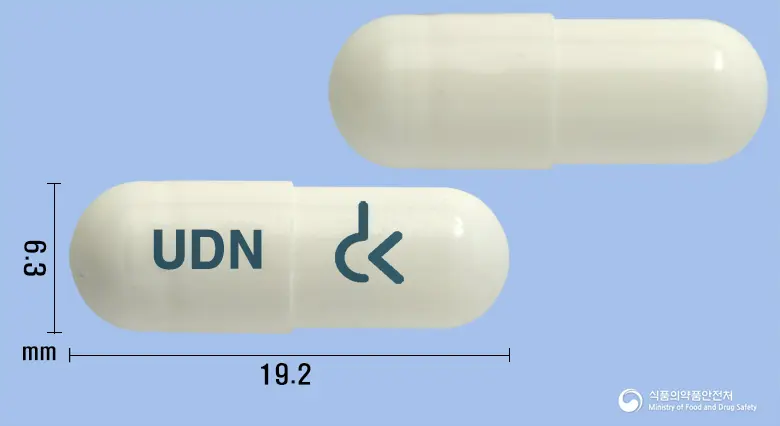 유디나캡슐 앞뒤 사진 (흰색 캡슐, 각인 UDN)