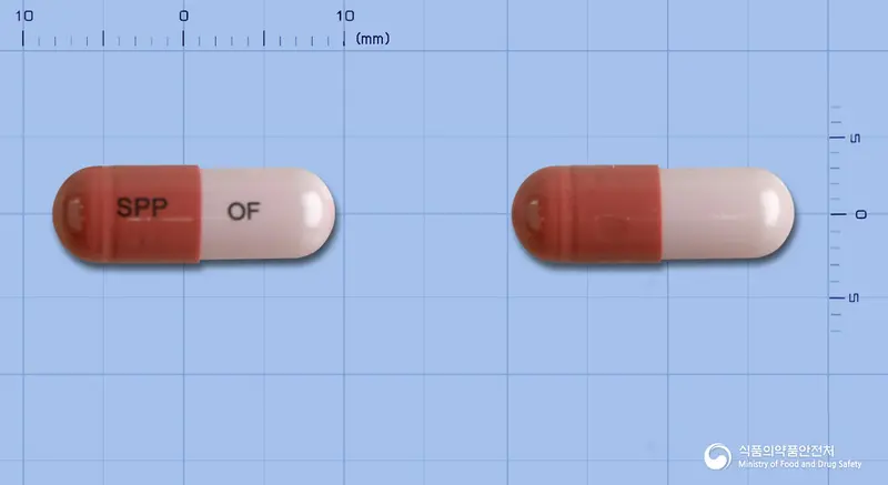 오메라핀캡슐(오메프라졸) 앞뒤 사진 (빨간색 캡슐, 각인 SPP OF)