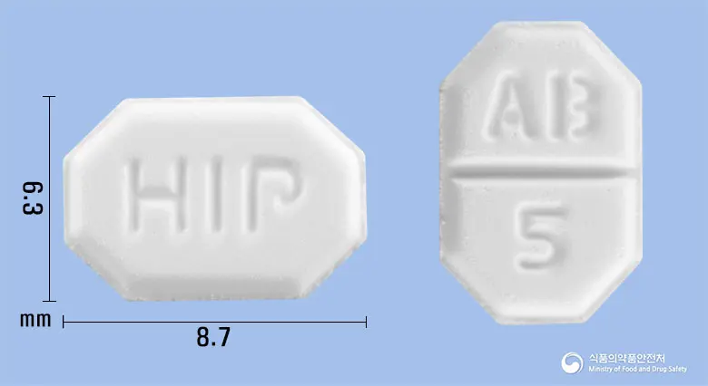 암로베실정5mg(암로디핀베실산염) 앞뒤 사진 (흰색 팔각형, 각인 HIP / AB 5)