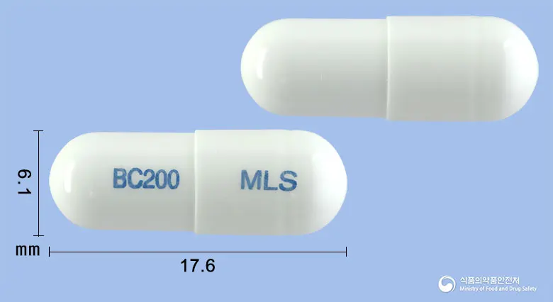 뮤코레스캡슐200밀리그램(아세틸시스테인) 앞뒤 사진 (흰색 캡슐, 각인 BC200 MLS)