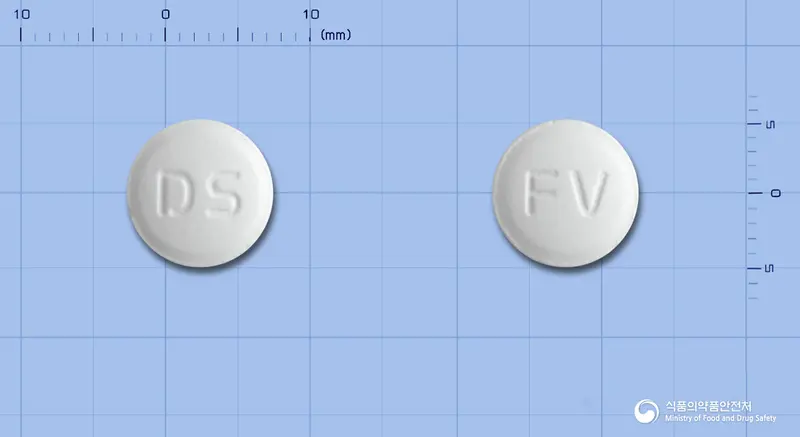 동성팜시클로비르정250mg(팜시클로비르) 앞뒤 사진 (흰색 원형, 각인 DS / FV)