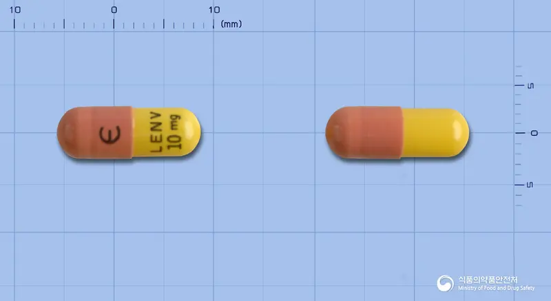 렌비마캡슐10밀리그램(렌바티닙메실산염) 앞뒤 사진 (주황색 캡슐, 각인 LENV10mg)