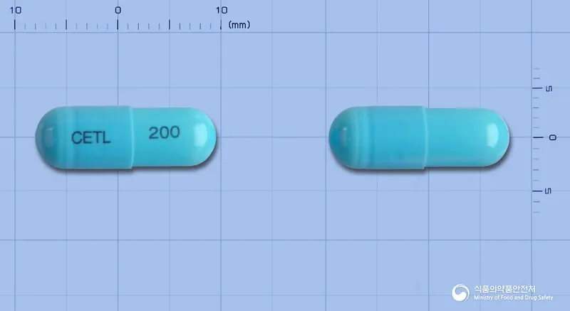 세티레인캡슐200mg(아세틸시스테인) 앞뒤 사진 (파란색 캡슐, 각인 CETL 200)