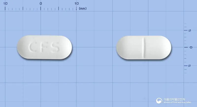 세푸실정250mg(세푸록심악세틸) 앞뒤 사진 (흰색 장방형, 각인 CFS)