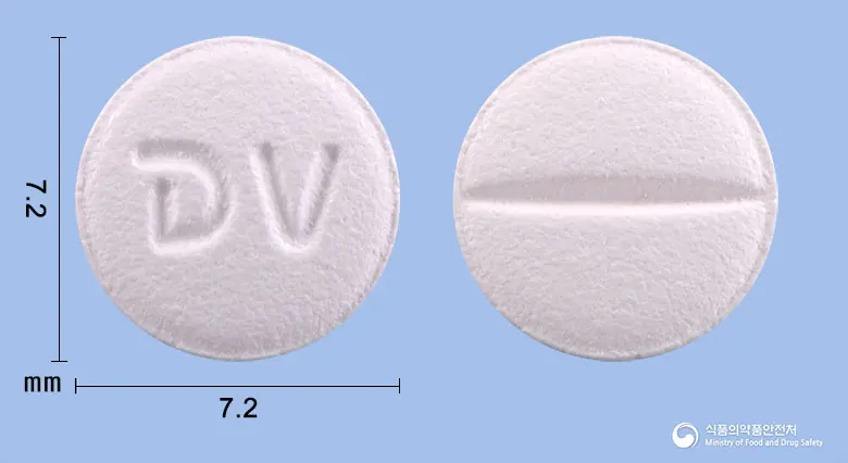 뉴바로정2mg(피타바스타틴칼슘수화물) 앞뒤 사진 (흰색 원형, 각인 V)