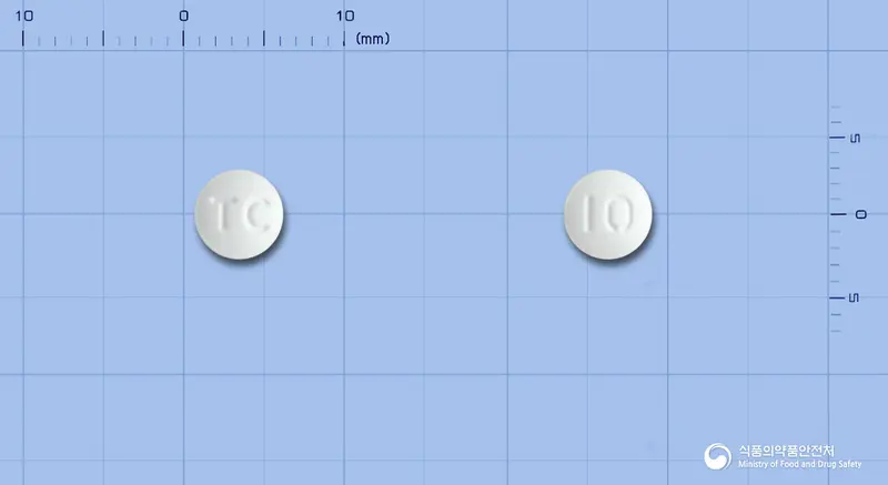 아로틴정10mg(아토르바스타틴칼슘삼수화물) 앞뒤 사진 (흰색 원형, 각인 TC / 10)