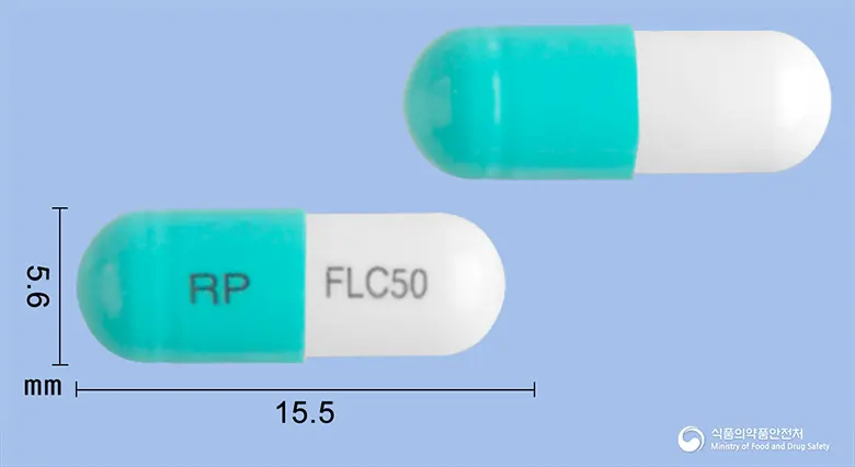 알피플루코나졸캡슐 앞뒤 사진 (청록색 캡슐, 각인 RP FLC50)