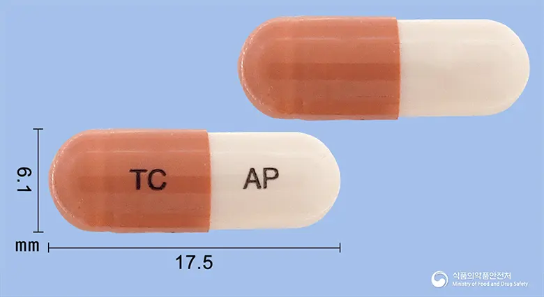 올프리캡슐(오메프라졸) 앞뒤 사진 (갈색 캡슐, 각인 TC AP)