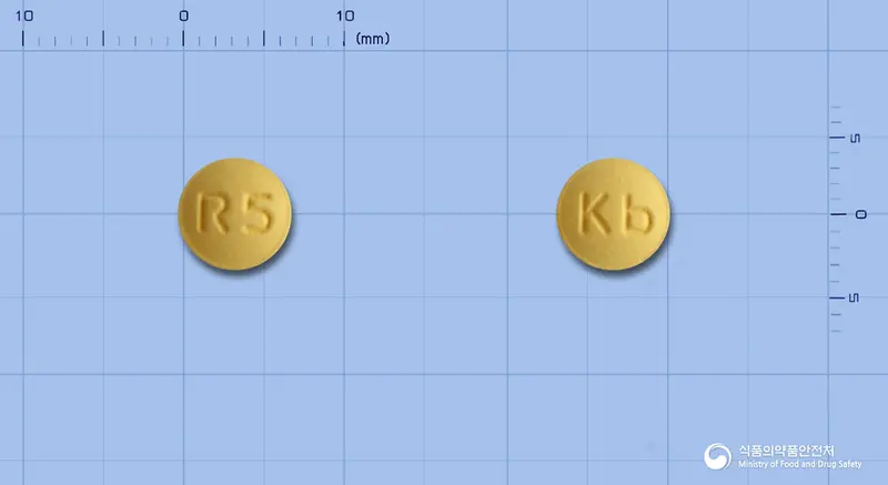 수바스틴정5밀리그램(로수바스타틴칼슘) 앞뒤 사진 (주황색 원형, 각인 R5 / Kb)