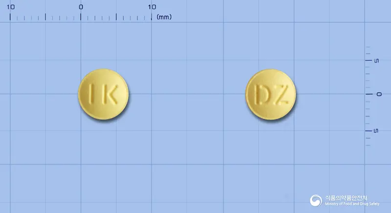 도네펙트정5mg(도네페질염산염수화물) 앞뒤 사진 (노란색 원형, 각인 IK / DZ)