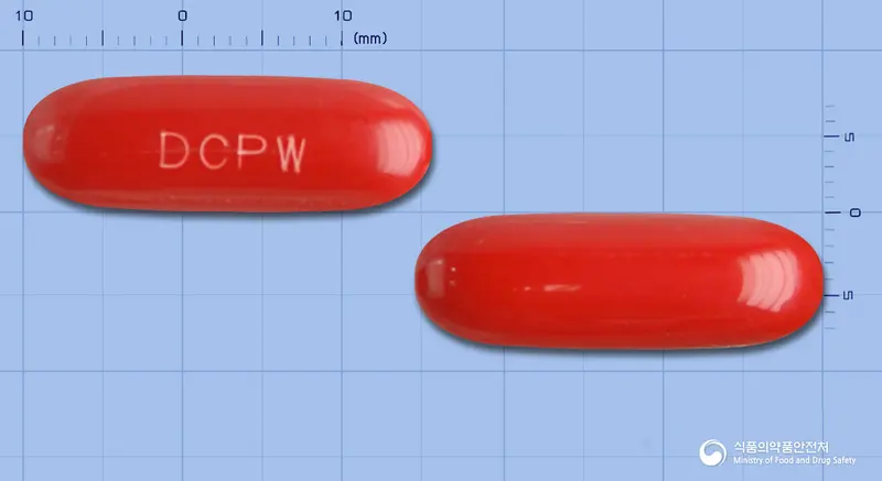 파워콘친골드연질캡슐 앞뒤 사진 (빨간색 캡슐, 각인 DCPW)